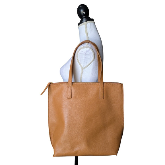 Mark and Graham Daily Leather Tote Bag in Camel Brown Shoulder Bag Zippered Top